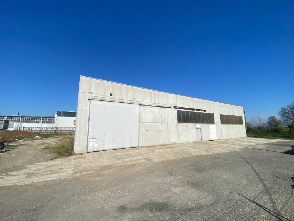 locale commerciale in vendita a Bibbiano in zona Barco