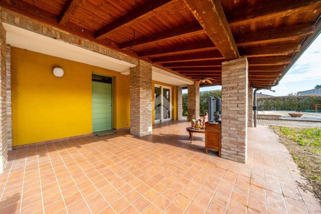 casa indipendente in vendita a Bibbiano in zona Barco