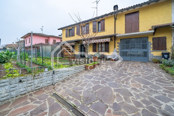 casa indipendente in vendita a Bibbiano in zona Barco