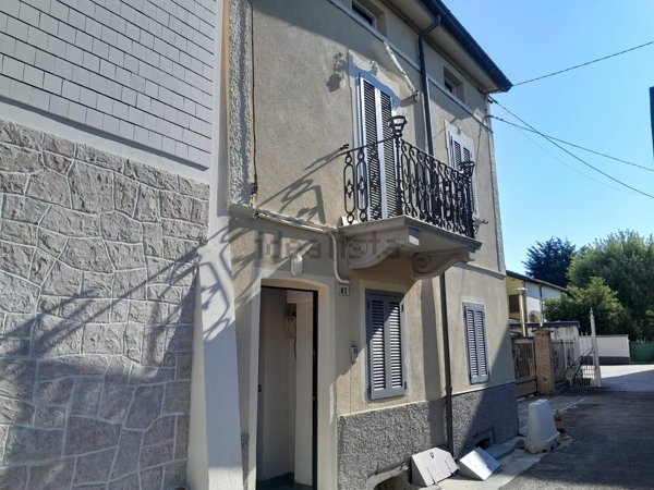 casa indipendente in vendita a Bibbiano