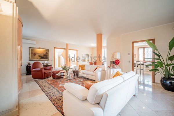 casa indipendente in vendita a Bibbiano in zona Fossa