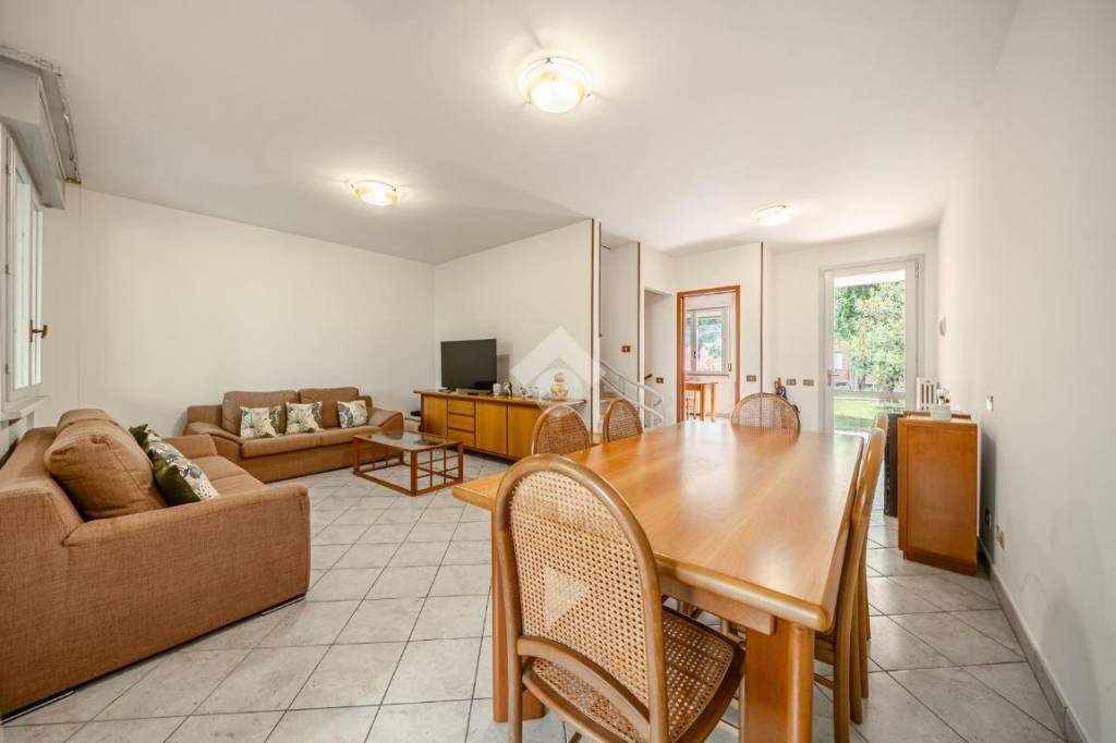 casa indipendente in vendita a Bibbiano in zona Fossa