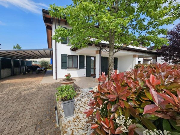 casa indipendente in vendita a Bibbiano in zona Barco