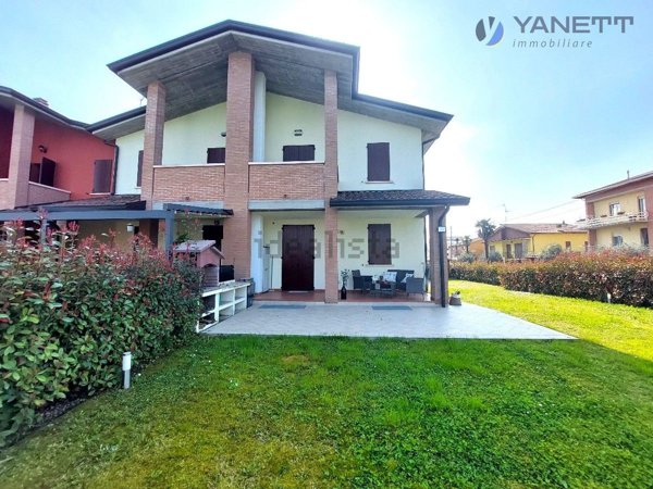 casa indipendente in vendita a Bibbiano in zona Fossa
