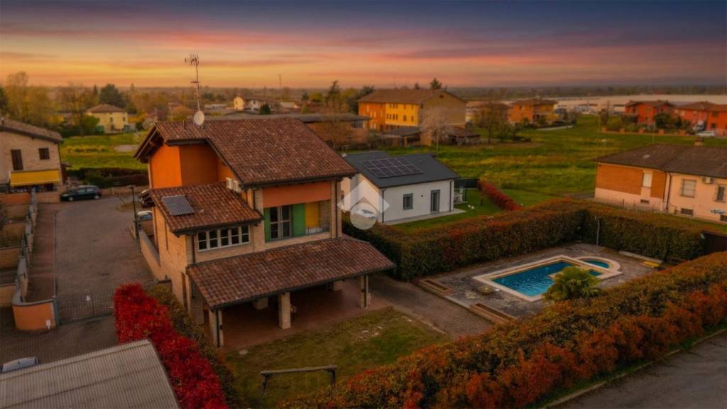 casa indipendente in vendita a Bibbiano in zona Barco