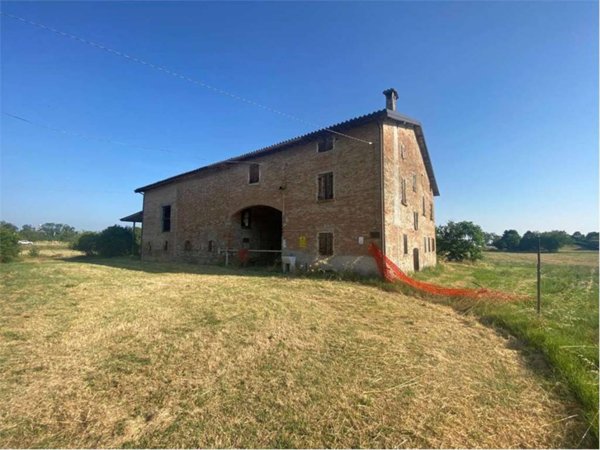 casale in vendita a Bibbiano in zona Fossa