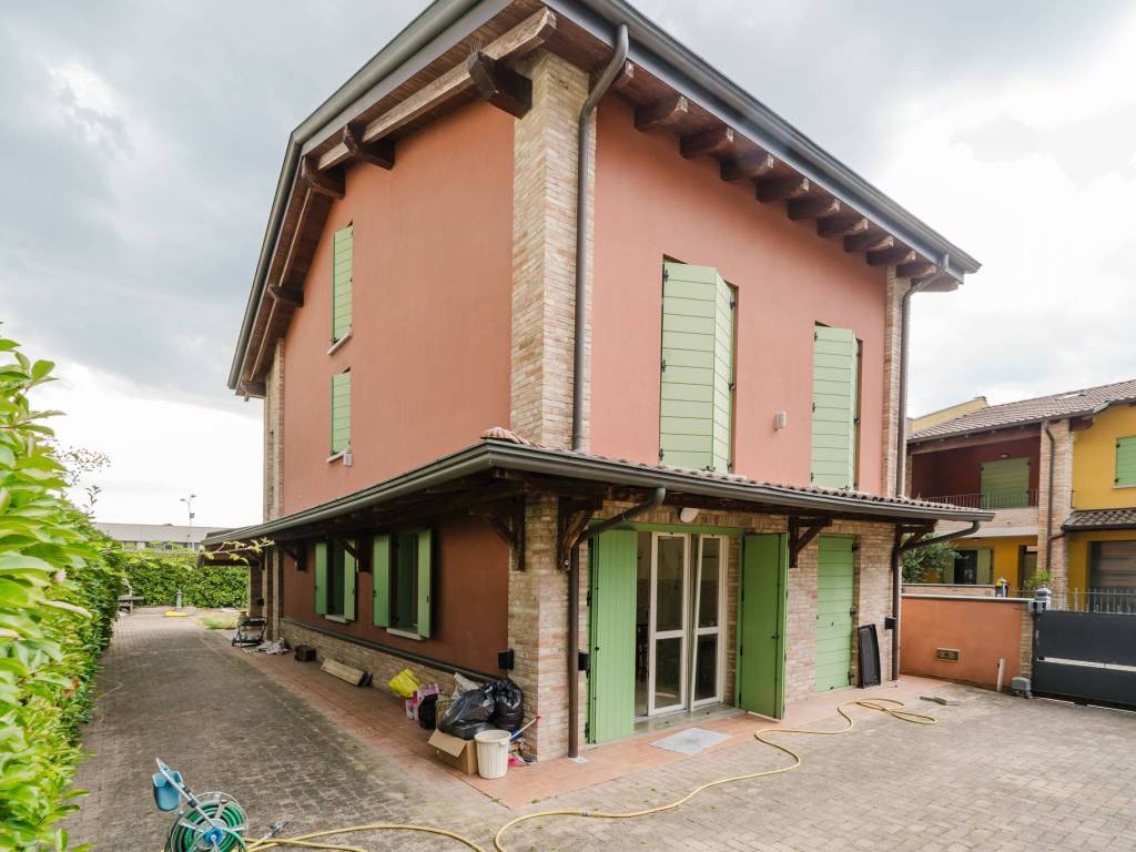 casa indipendente in vendita a Bibbiano in zona Barco