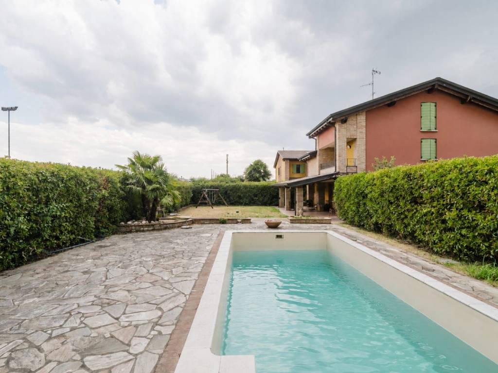 casa indipendente in vendita a Bibbiano in zona Barco