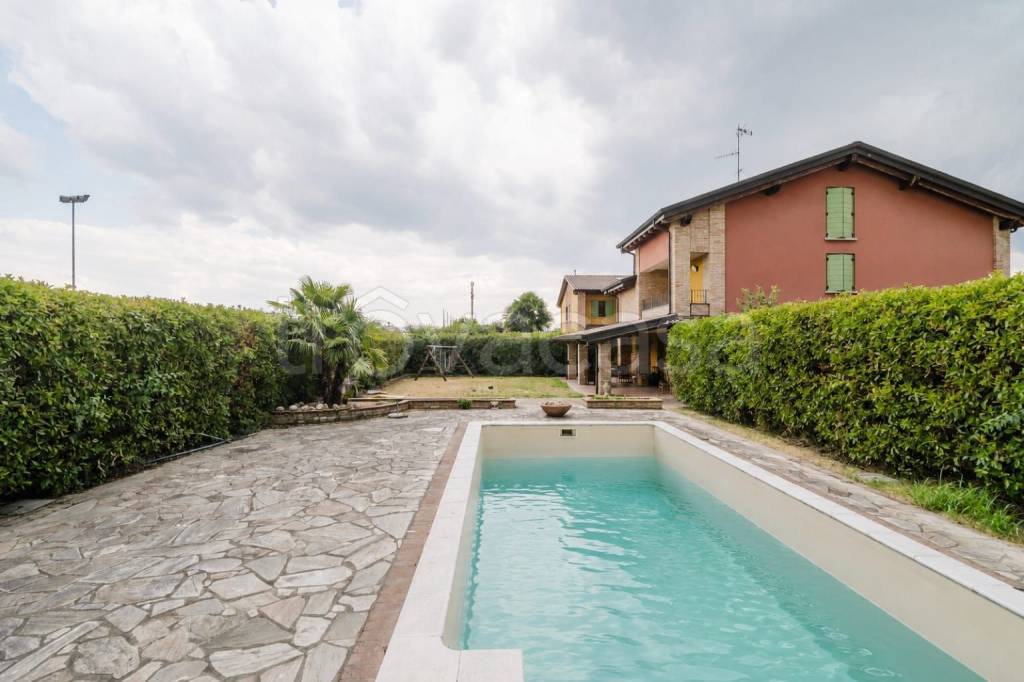 casa indipendente in vendita a Bibbiano in zona Barco