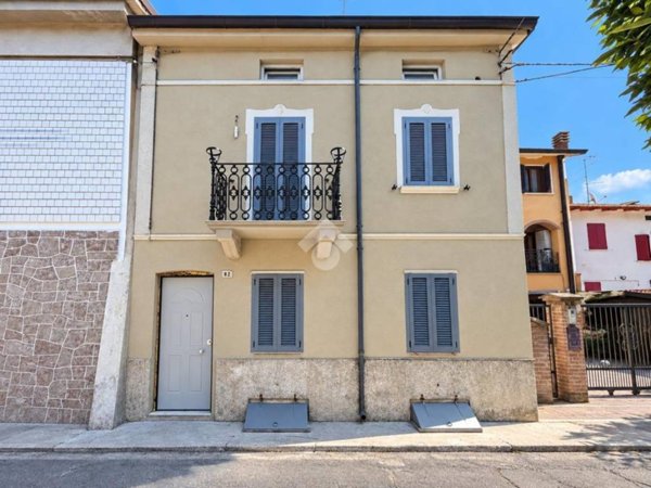 casa indipendente in vendita a Bibbiano in zona Barco