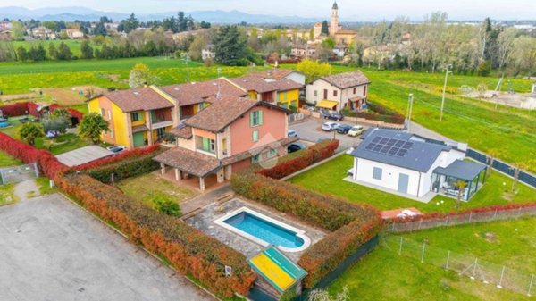 casa indipendente in vendita a Bibbiano in zona Barco