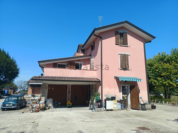 casa indipendente in vendita a Bibbiano