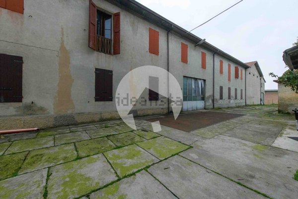 locale commerciale in vendita a Bibbiano in zona Fossa