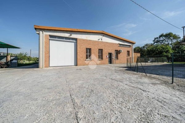 locale commerciale in vendita a Bibbiano