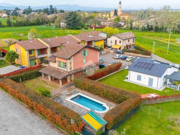 casa indipendente in vendita a Bibbiano in zona Barco