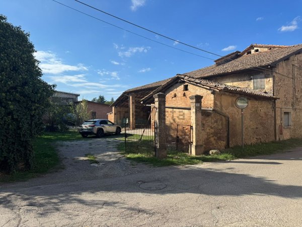 casa indipendente in vendita a Bibbiano in zona Fossa