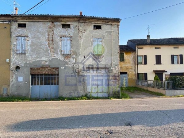 casa indipendente in vendita a Boretto in zona Santa Croce