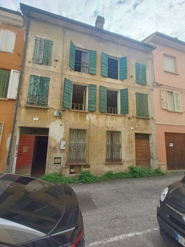 locale di sgombero in vendita a Boretto