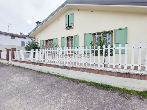 casa indipendente in vendita a Boretto