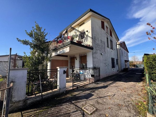 casa indipendente in vendita a Boretto in zona Santa Croce