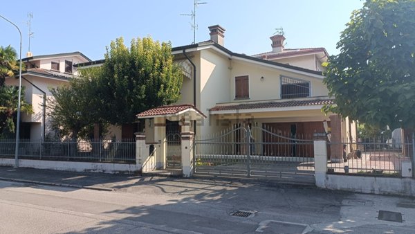 casa indipendente in vendita a Boretto
