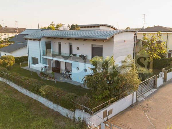 casa indipendente in vendita a Boretto in zona Santa Croce