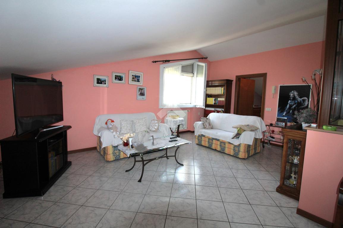 appartamento in vendita a Brescello in zona Lentigione