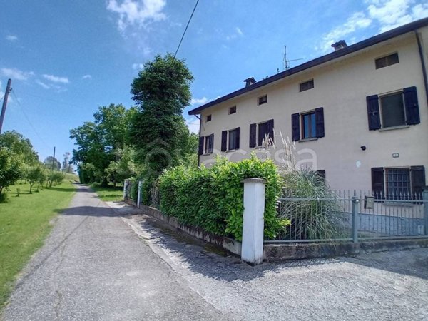 casa indipendente in vendita a Brescello in zona Lentigione