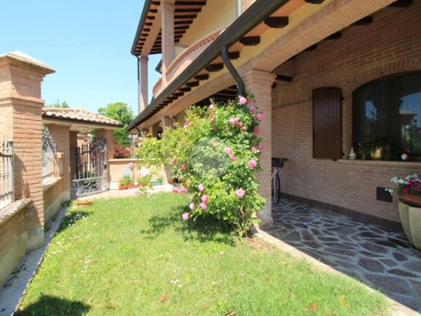 casa indipendente in vendita a Brescello