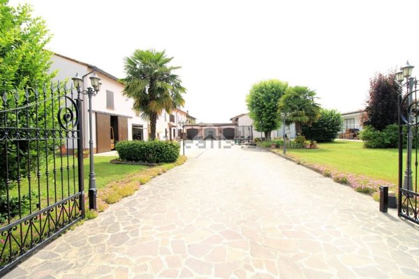 quadrivano in vendita a Brescello