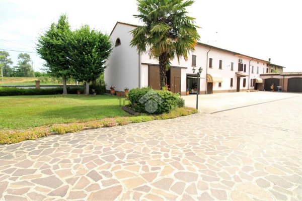 quadrivano in vendita a Brescello