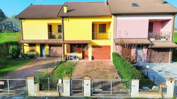 casa indipendente in vendita a Brescello