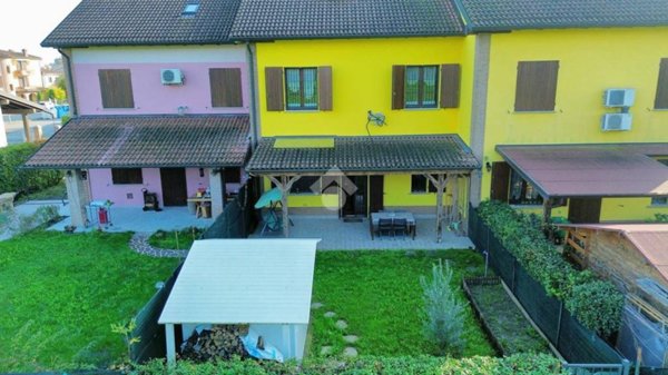 casa indipendente in vendita a Brescello