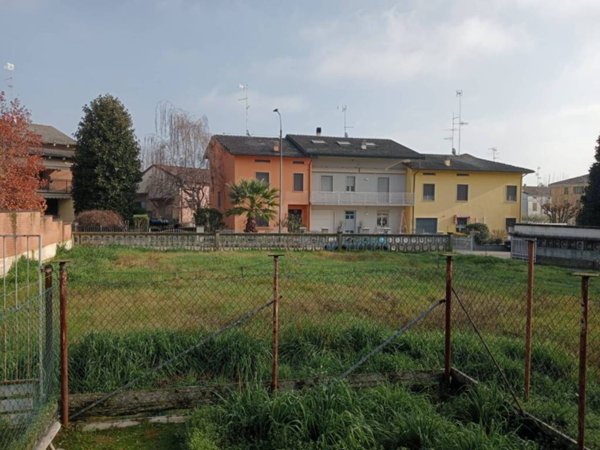 casa indipendente in vendita a Brescello