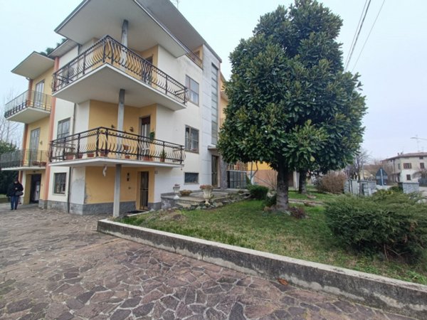 appartamento in vendita a Brescello in zona Lentigione