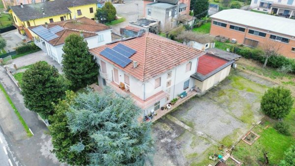 casa indipendente in vendita a Brescello