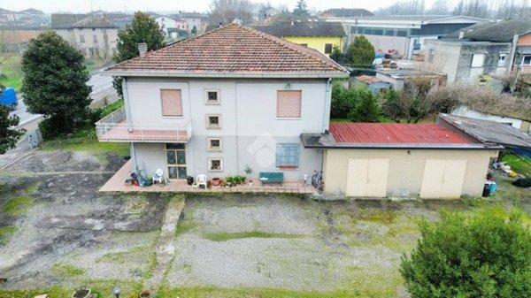 casa indipendente in vendita a Brescello