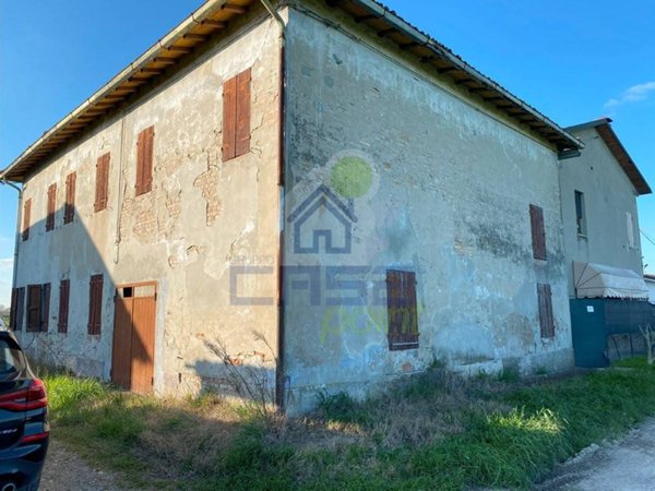 casa indipendente in vendita a Brescello