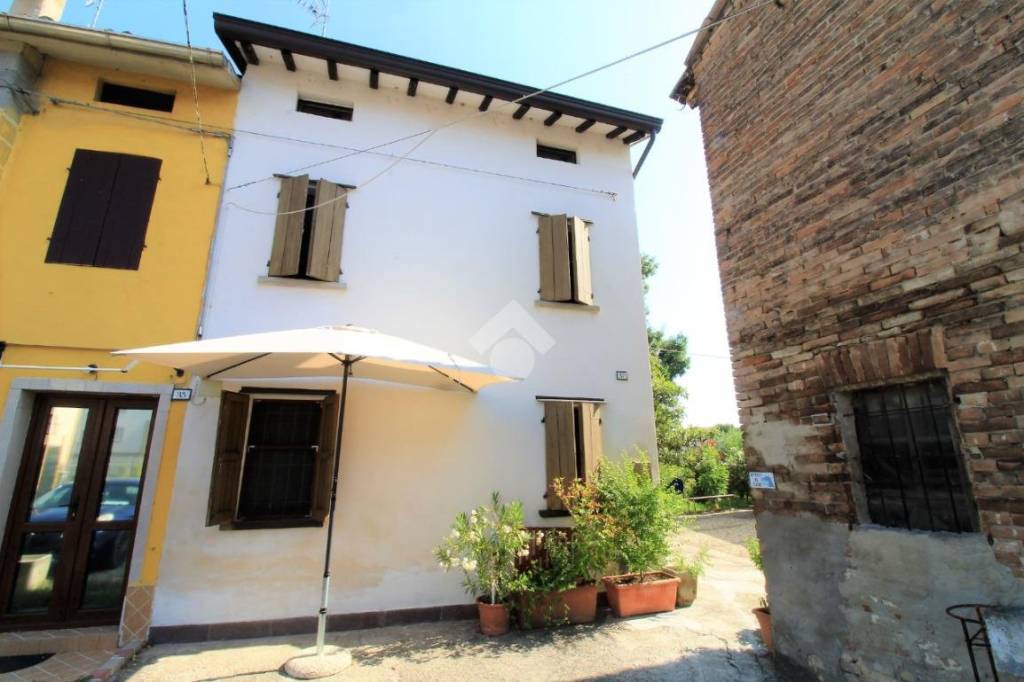 casa indipendente in vendita a Brescello