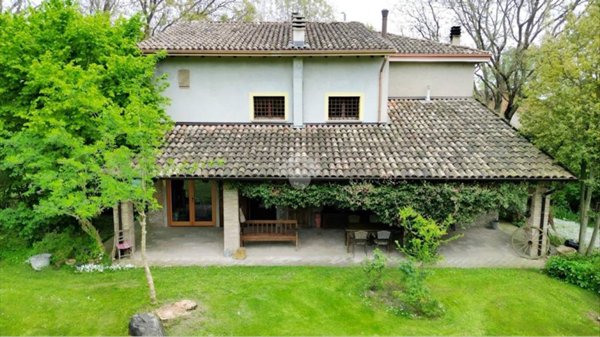casa indipendente in vendita a Brescello