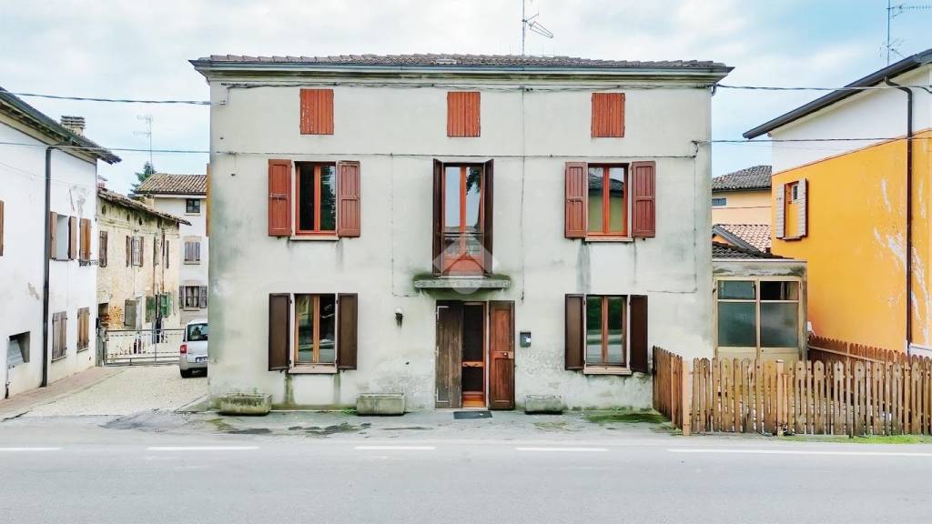 casa indipendente in vendita a Brescello