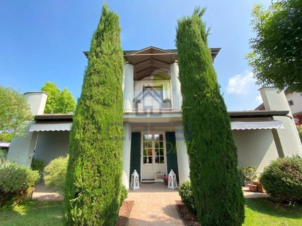 casa indipendente in vendita a Brescello