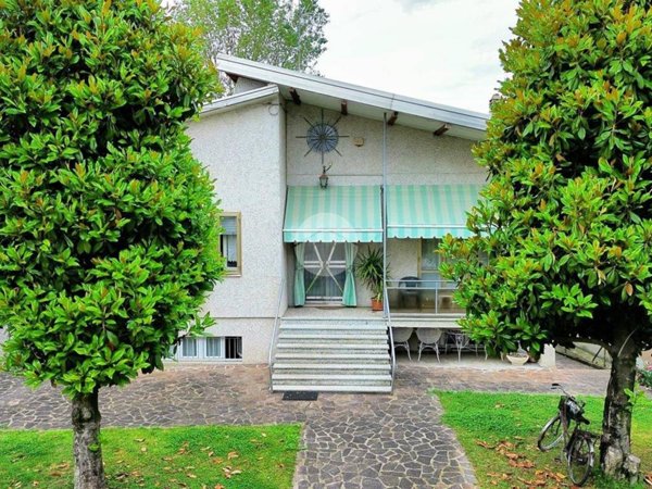 casa indipendente in vendita a Brescello
