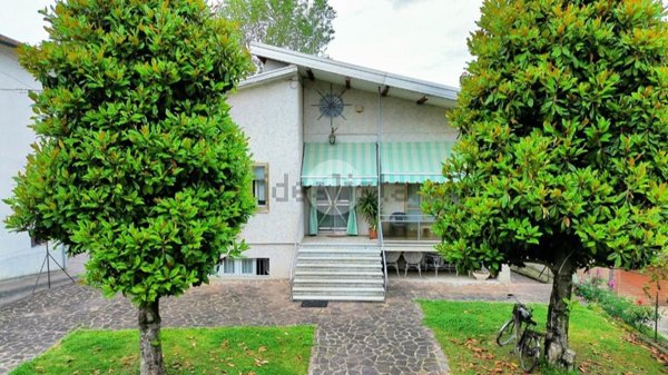 casa indipendente in vendita a Brescello