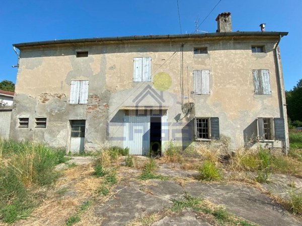 casa indipendente in vendita a Brescello