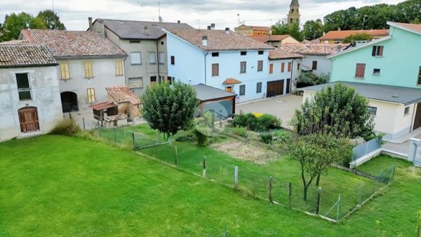 appartamento in vendita a Brescello in zona Lentigione
