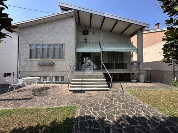 casa indipendente in vendita a Brescello