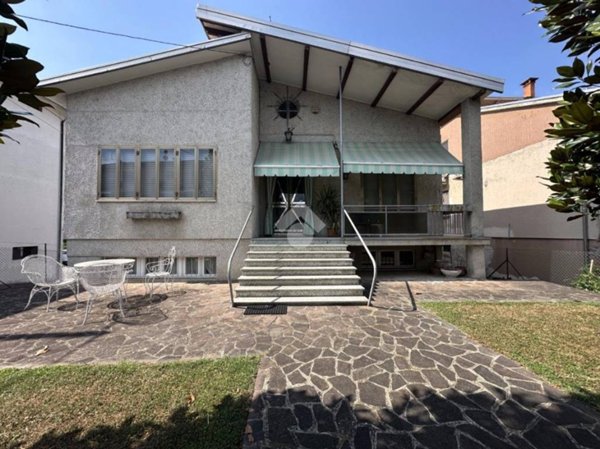 casa indipendente in vendita a Brescello