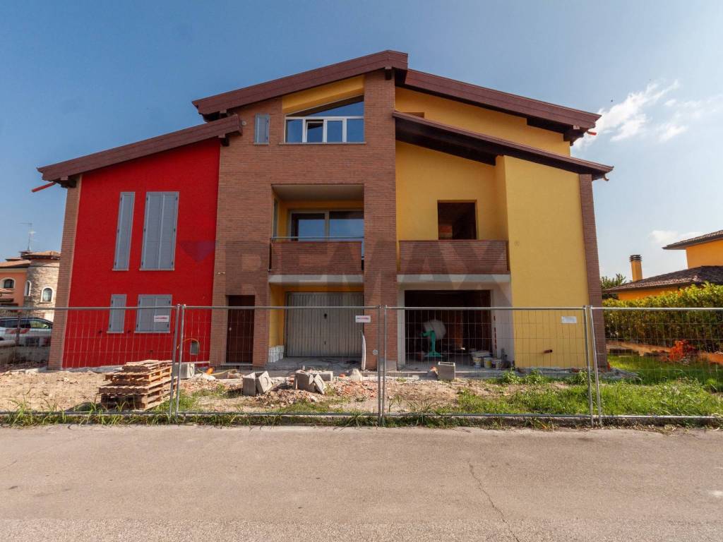 casa indipendente in vendita a Brescello