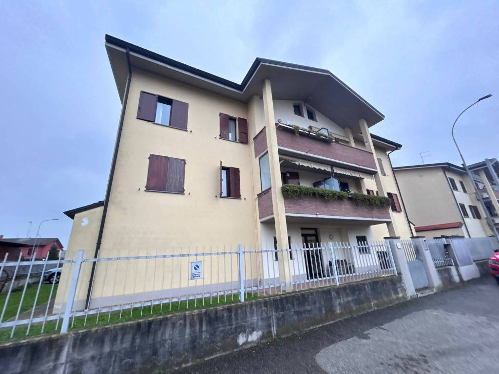 appartamento in vendita a Brescello in zona Lentigione